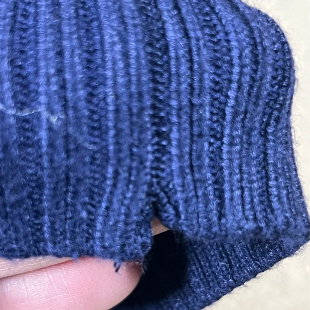 Cyrus Navy Blue Striped Crewneck Sweater Size‎ Large